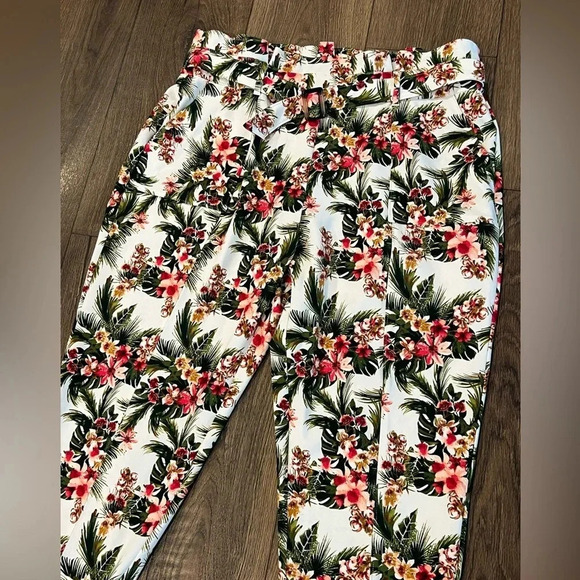 EST. 1946 Floral High Waisted Pants Size 18/20W - Picture 3 of 6